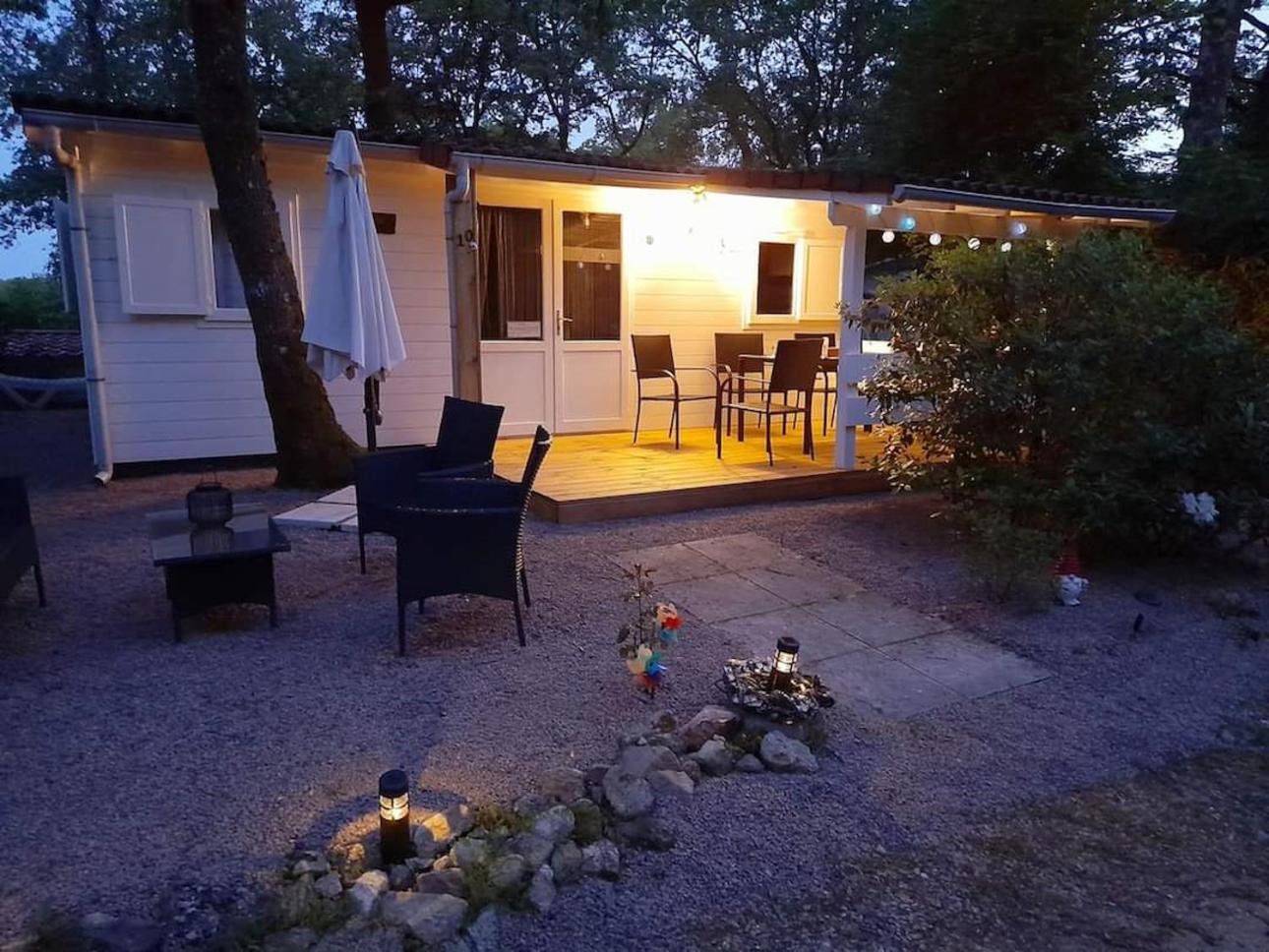 Chalet-dordogne B10 camping Château Le Verdoyer - Champs Romain, Dordogne Puyhardy  Extérieur photo